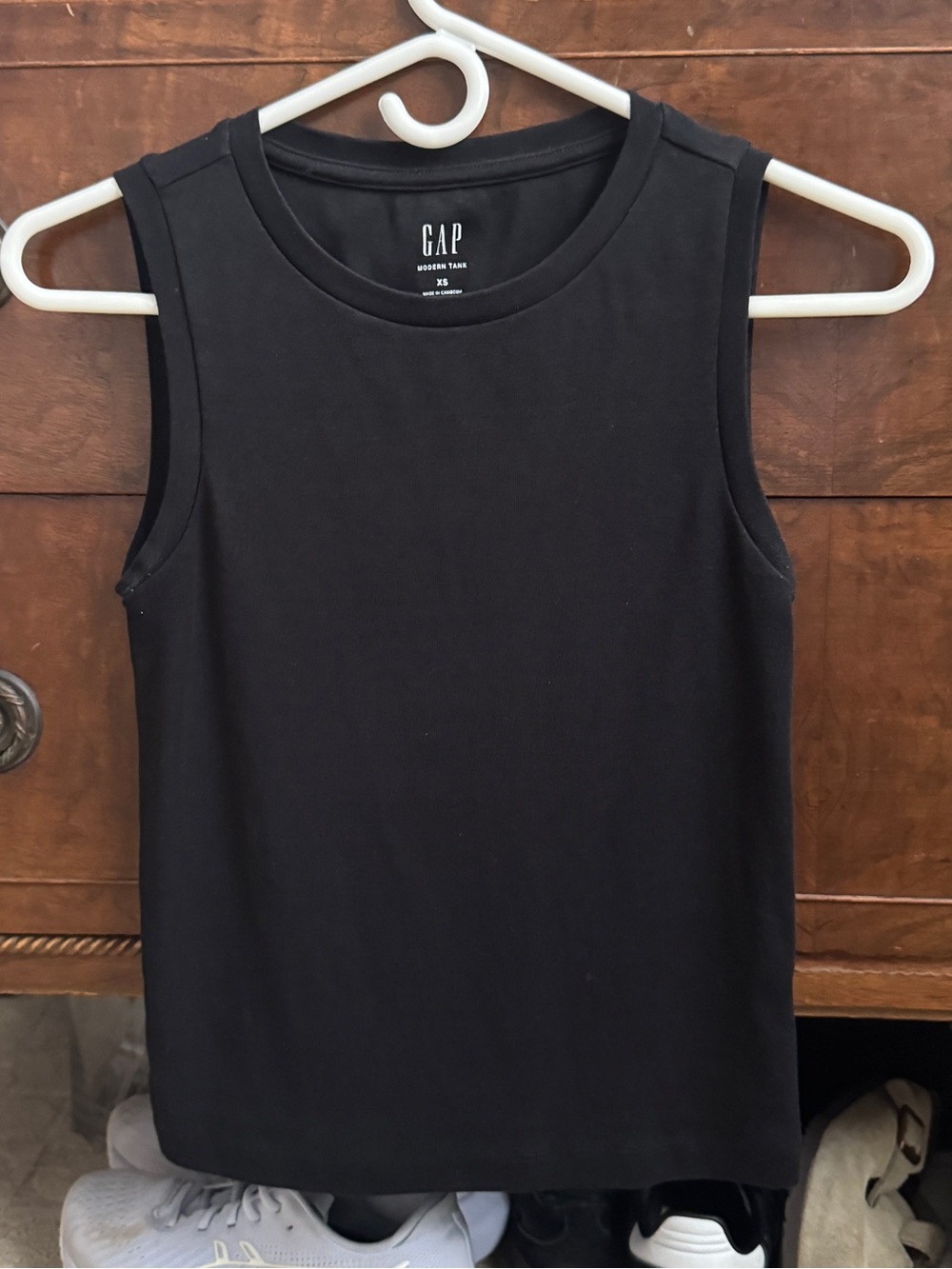 GAP Black Crewneck Tank Top - Women's Sleeveless Staple